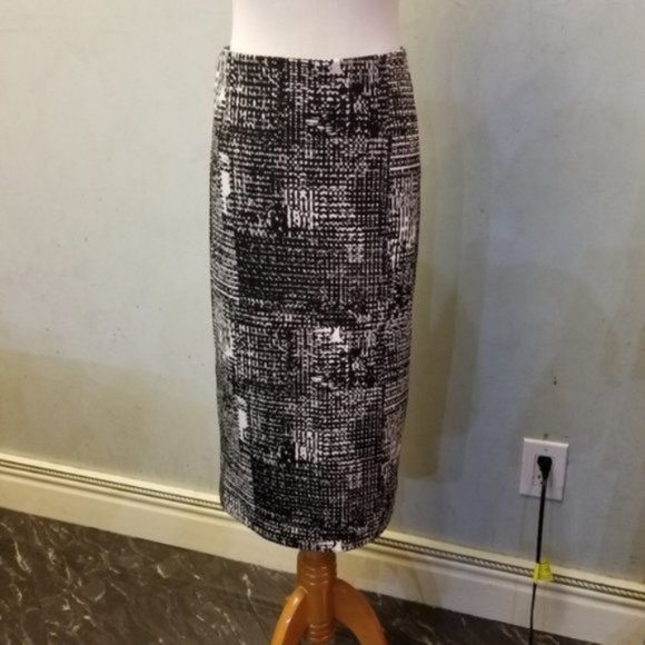Vince Camuto printed pencil skirt size Small (96) - Picture 4 of 7